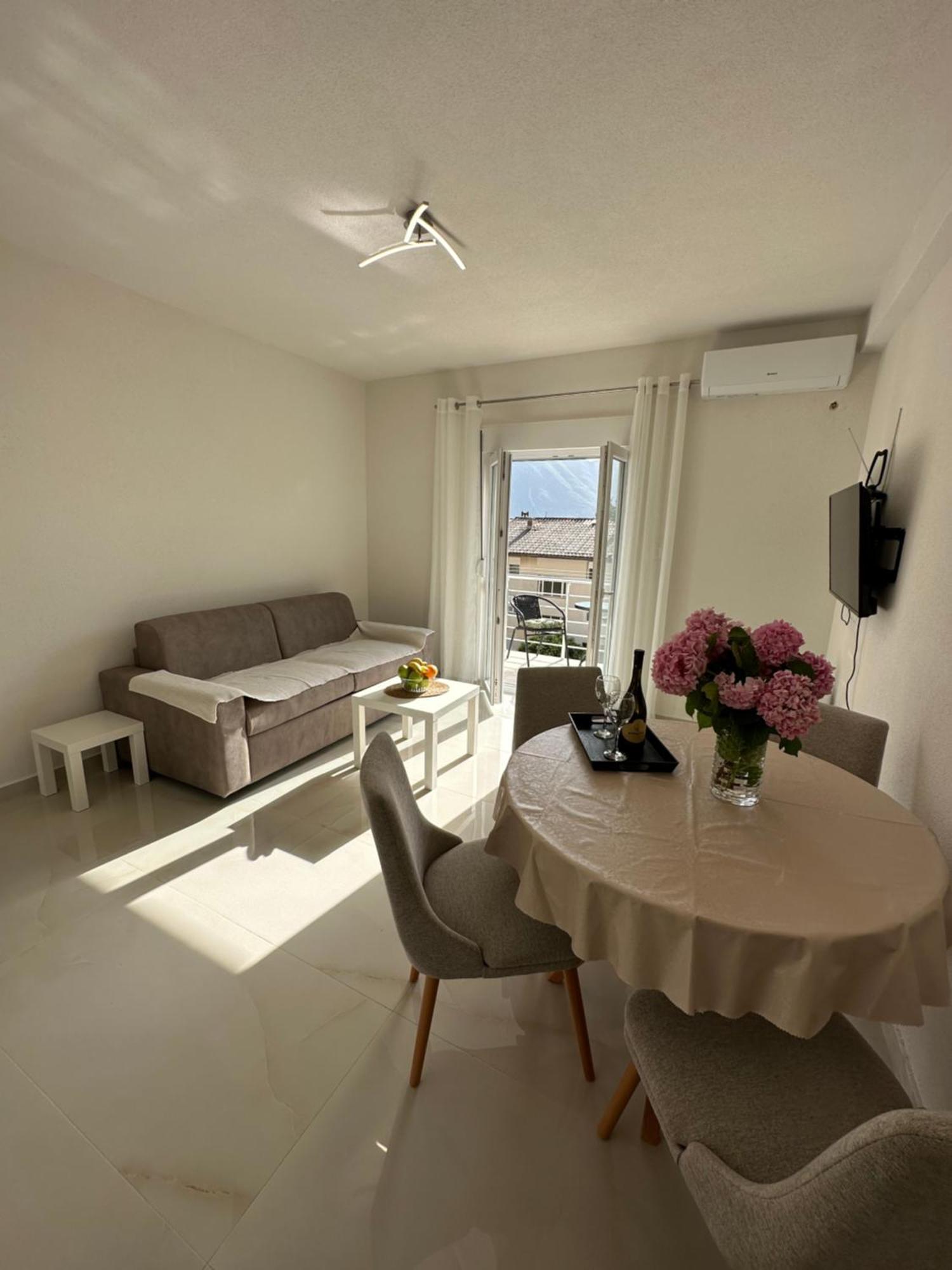 Sunny Apartment Kotor Exterior photo