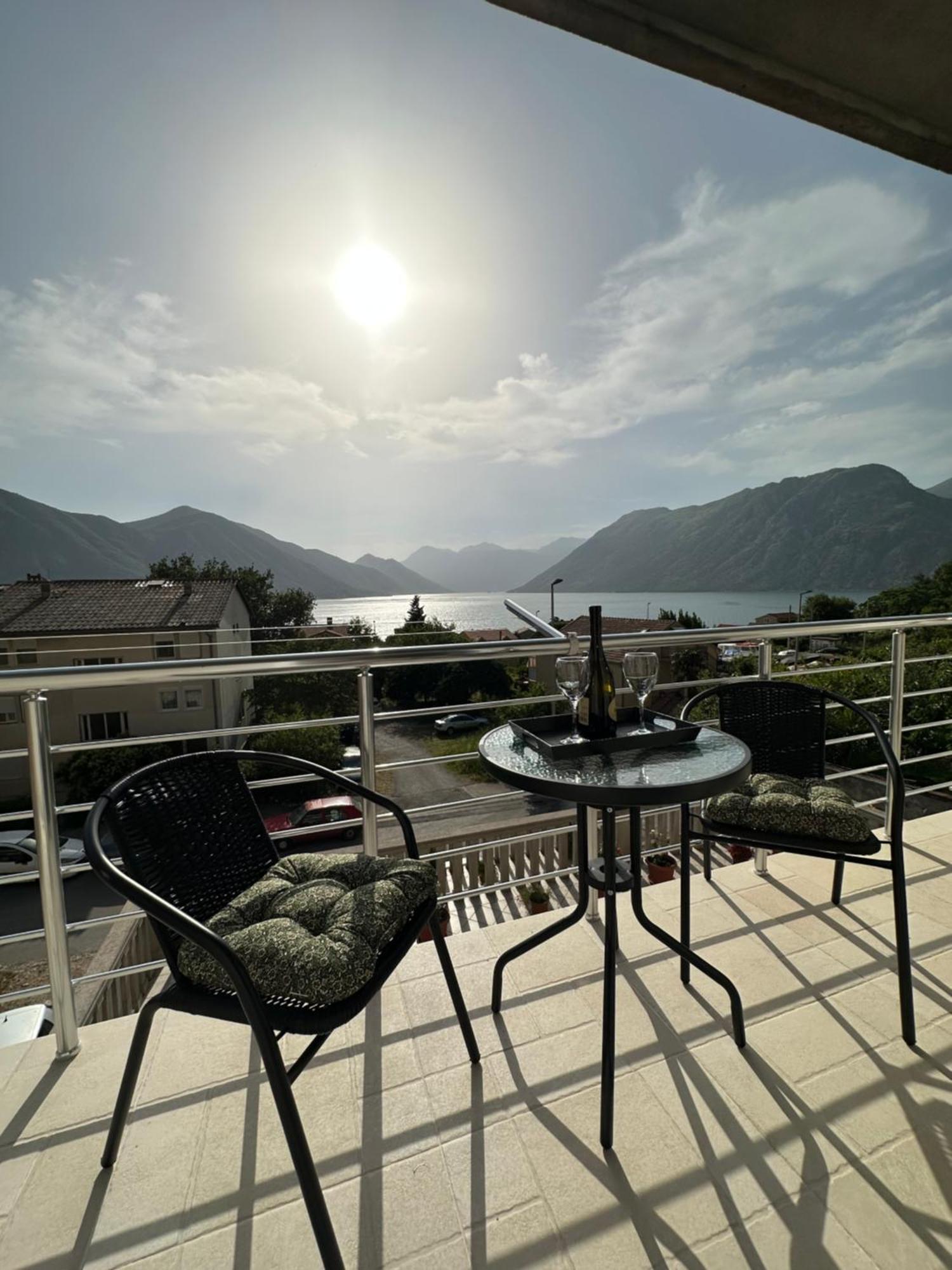 Sunny Apartment Kotor Exterior photo